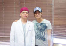 Singer Dongha Jeong visited View Plastic Surgery Clinic.